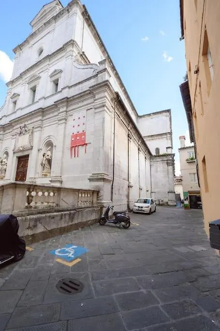 Corte Paolina - Charming Courtyard Inside Lucca Apartment