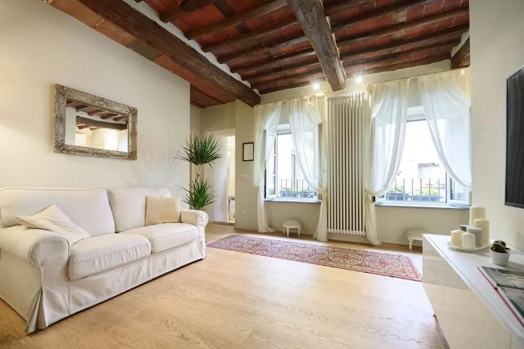 Corte Paolina - Charming Courtyard Inside Lucca Italy