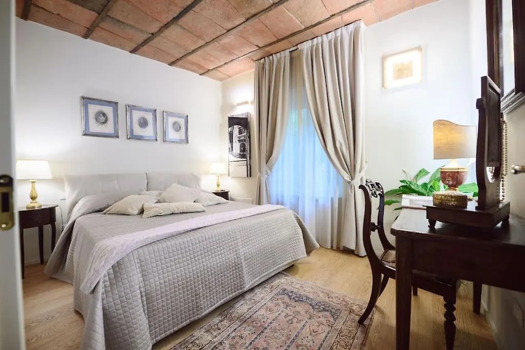 Corte Paolina - Charming Courtyard Inside Lucca Apartment