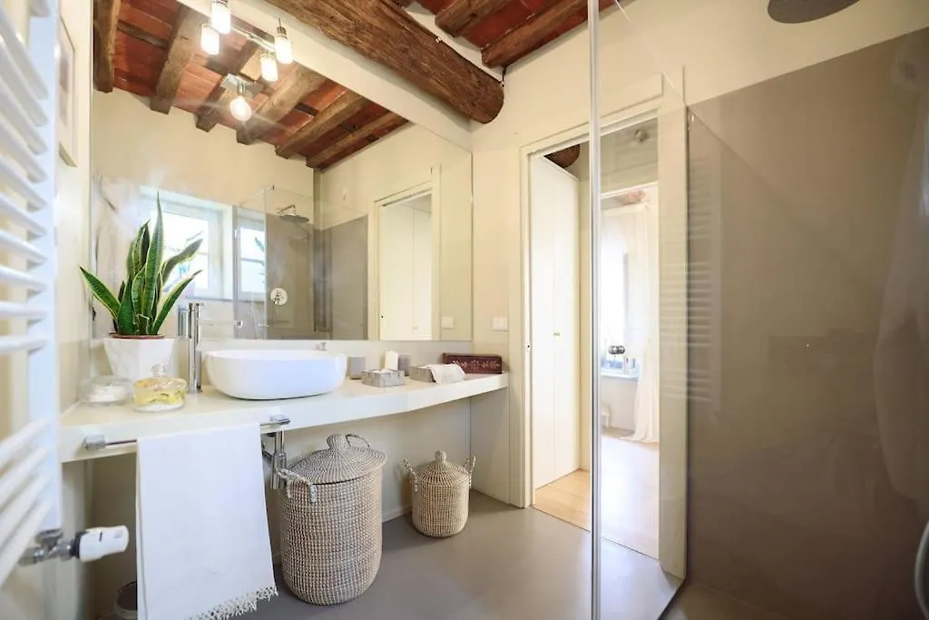 Corte Paolina - Charming Courtyard Inside Lucca Apartment
