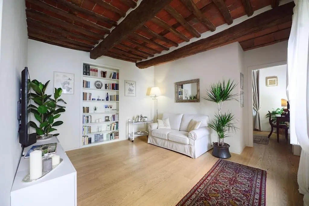 Apartment Corte Paolina - Charming Courtyard Inside Lucca