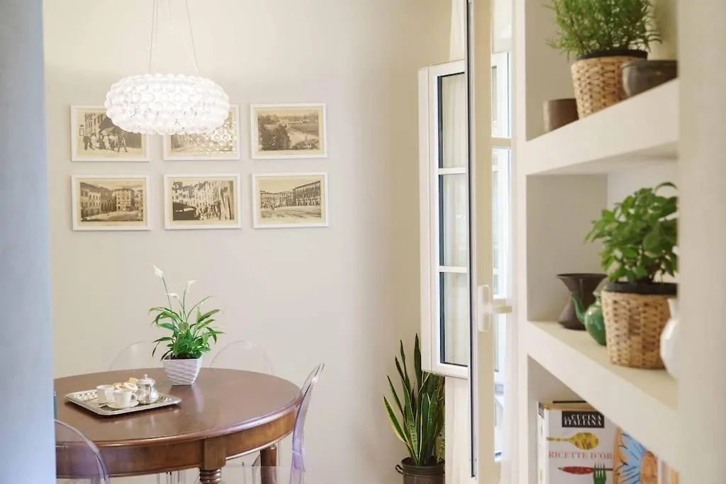 Corte Paolina - Charming Courtyard Inside Lucca Apartment