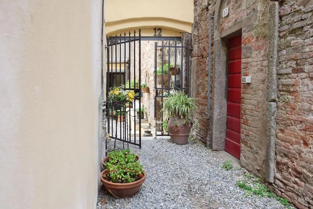 Corte Paolina - Charming Courtyard Inside Lucca