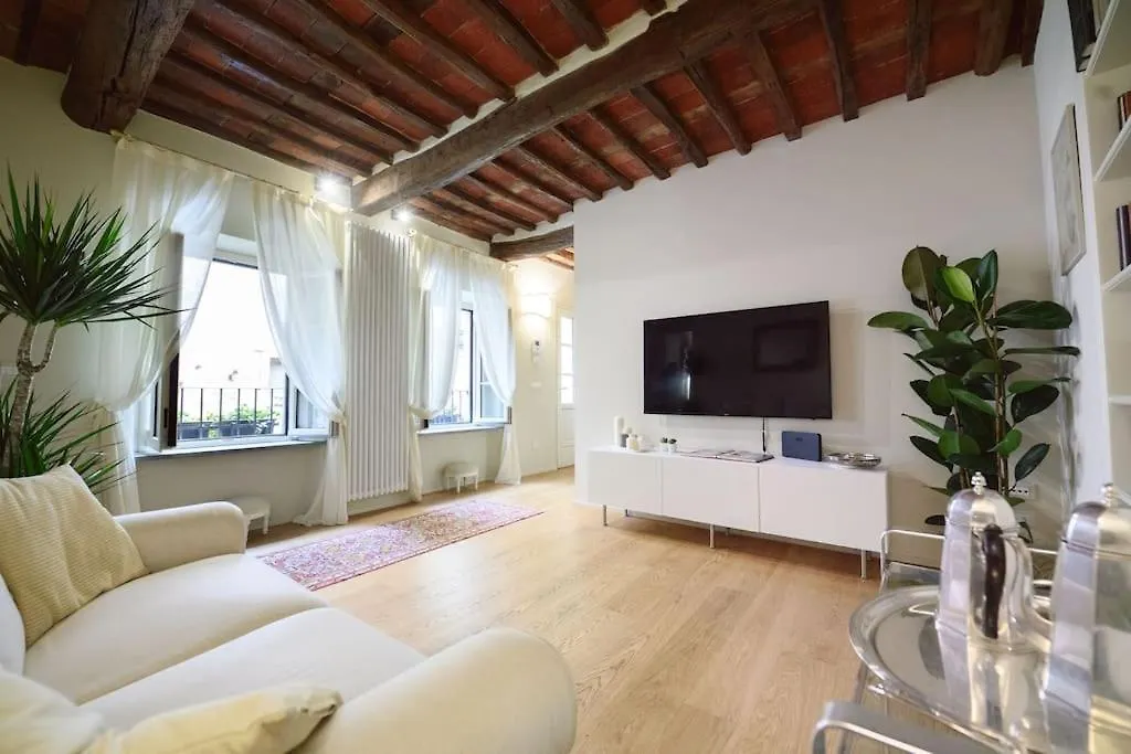 Apartment Corte Paolina - Charming Courtyard Inside Lucca