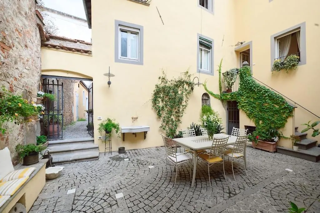 Corte Paolina - Charming Courtyard Inside לוקה